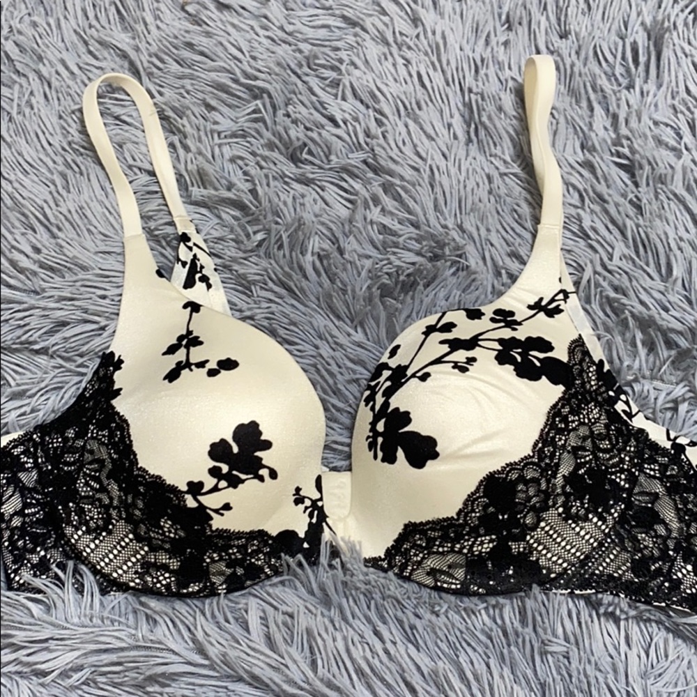 VICTORIA’S SECRET PUSH-UP BRA - FRONT CLOSURE